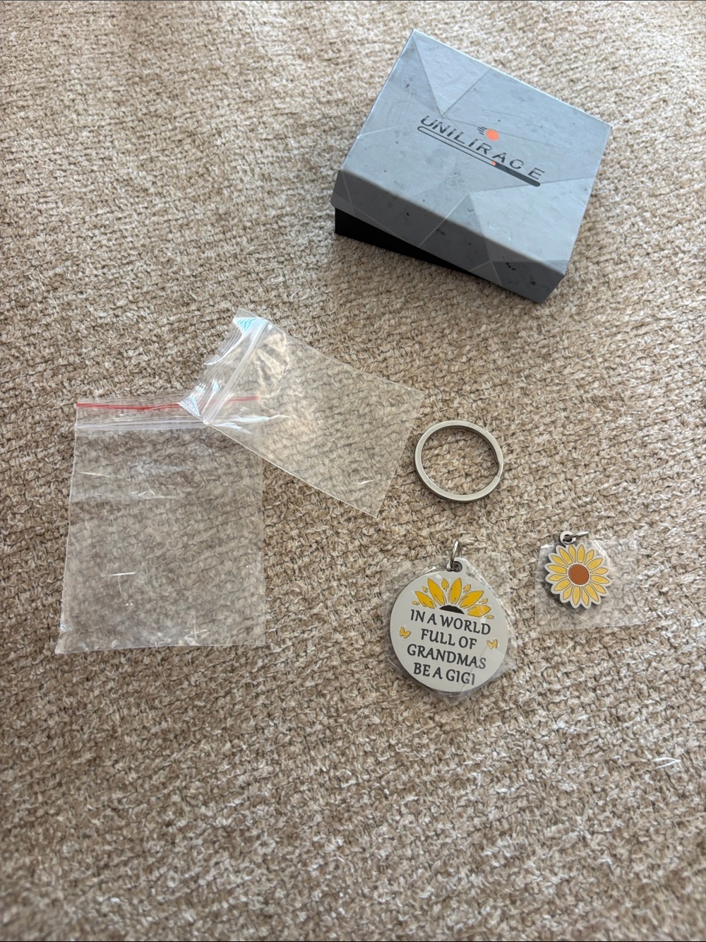 Sunflower Grandma Keychain - New - Picture 2 of 3